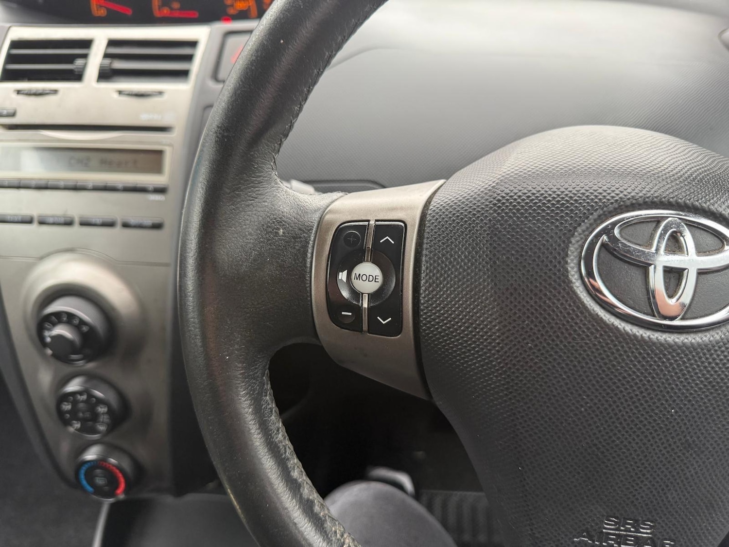 Used Toyota Yaris 2011 for sale - 76992940: Photo 21