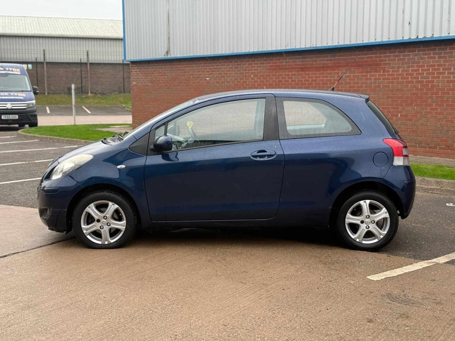Used Toyota Yaris 2011 for sale - 76992940: Photo 3