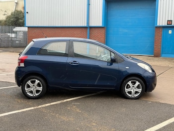 Used Toyota Yaris 2011 for sale - 76992940: Photo