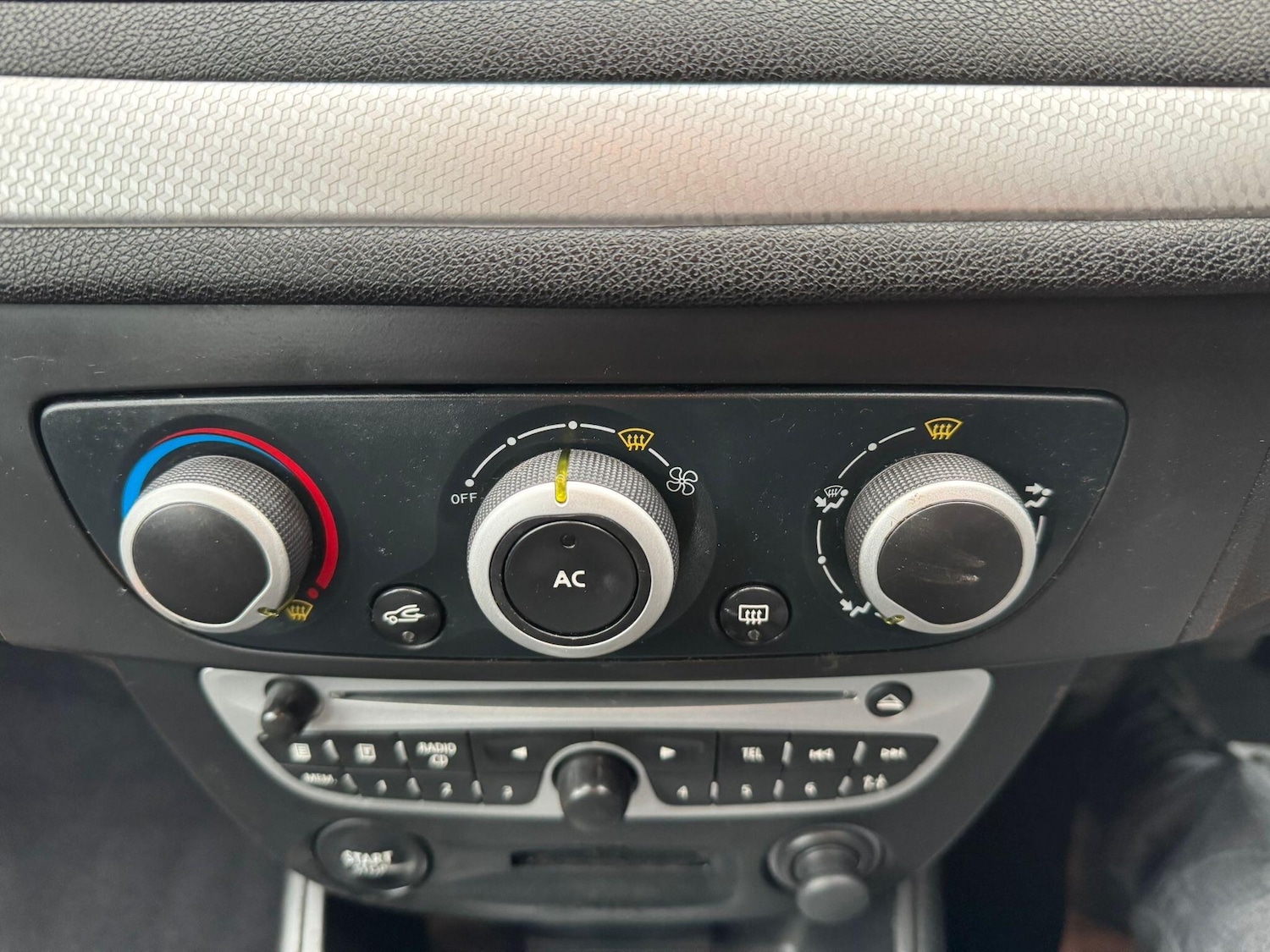 Used Renault Megane 2009 for sale - 77315264: Photo 25