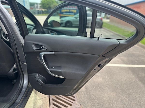 Used Vauxhall Insignia 2011 for sale - 74958167: Photo 16