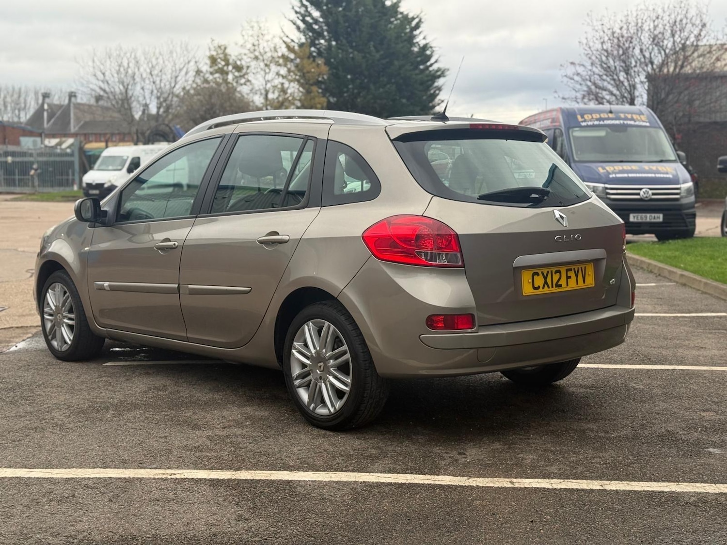 Used Renault Clio 2012 for sale - 76989880: Photo 11