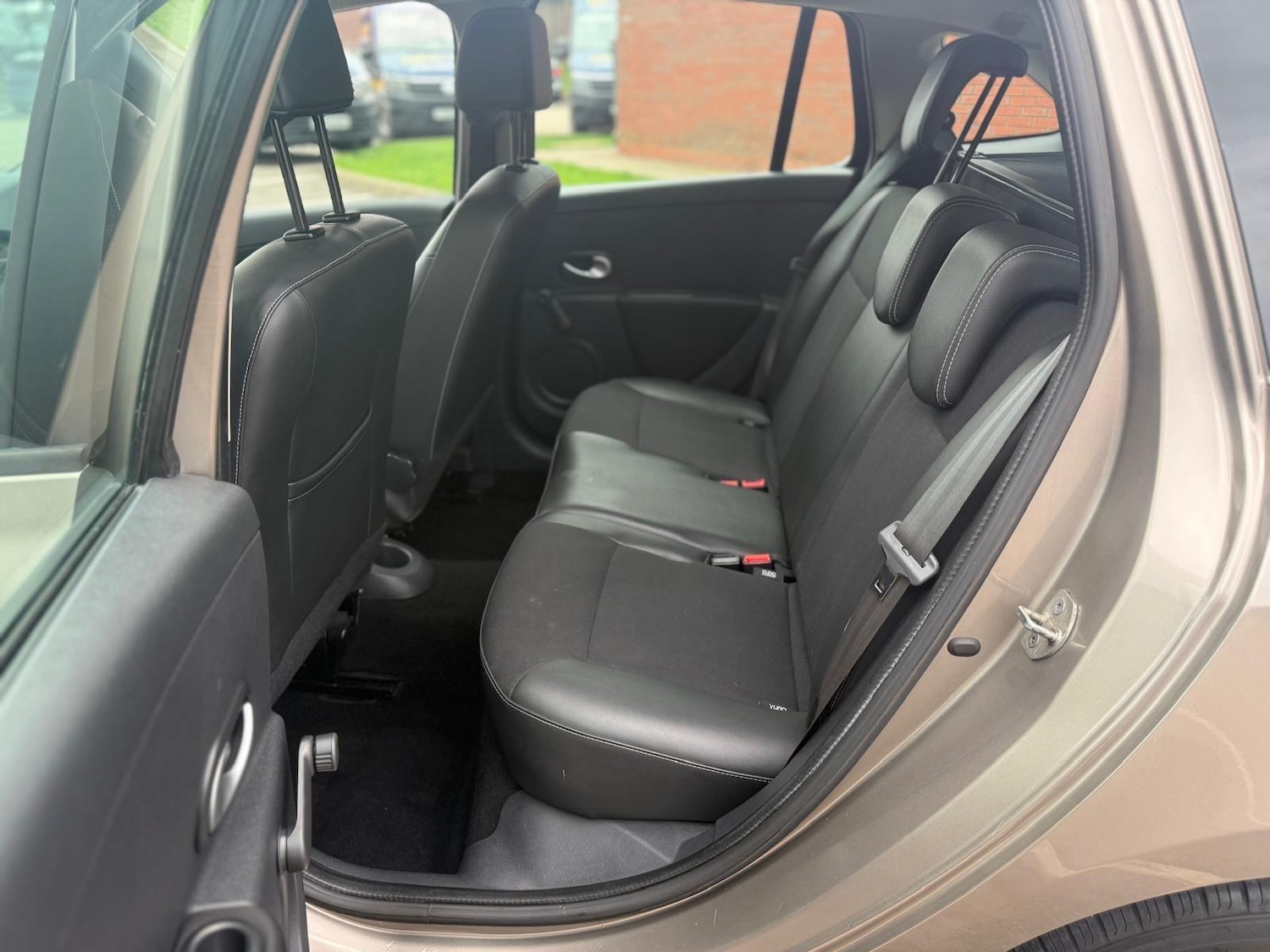 Used Renault Clio 2012 for sale - 76989880: Photo 14