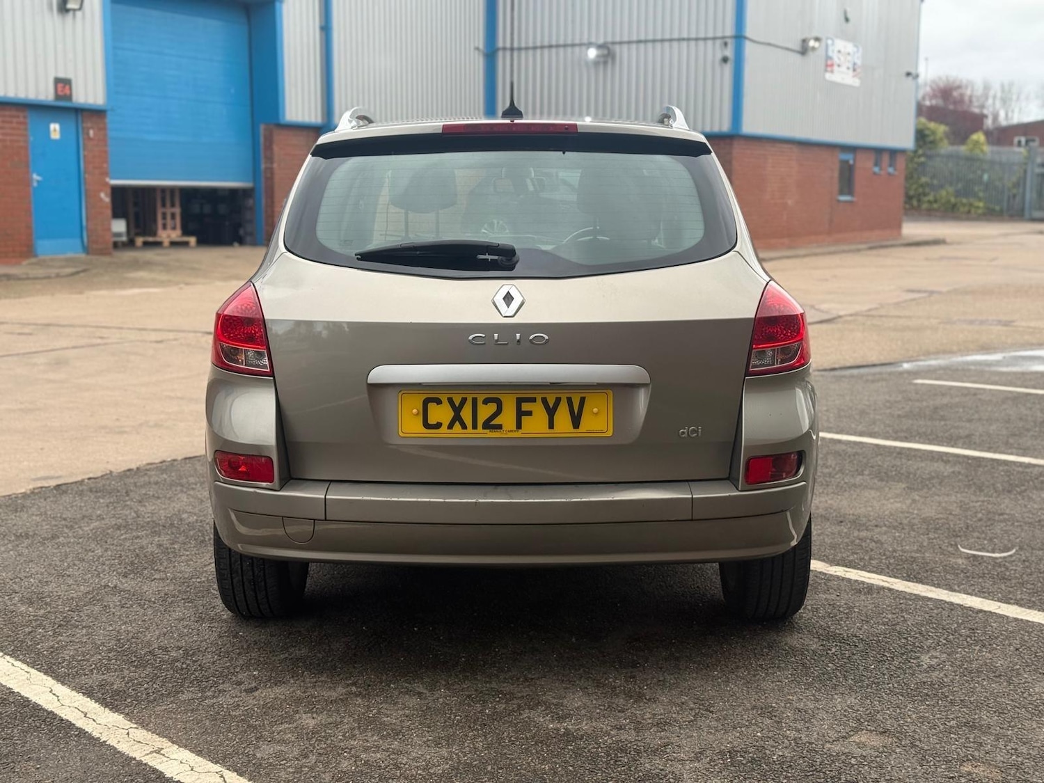 Used Renault Clio 2012 for sale - 76989880: Photo 2