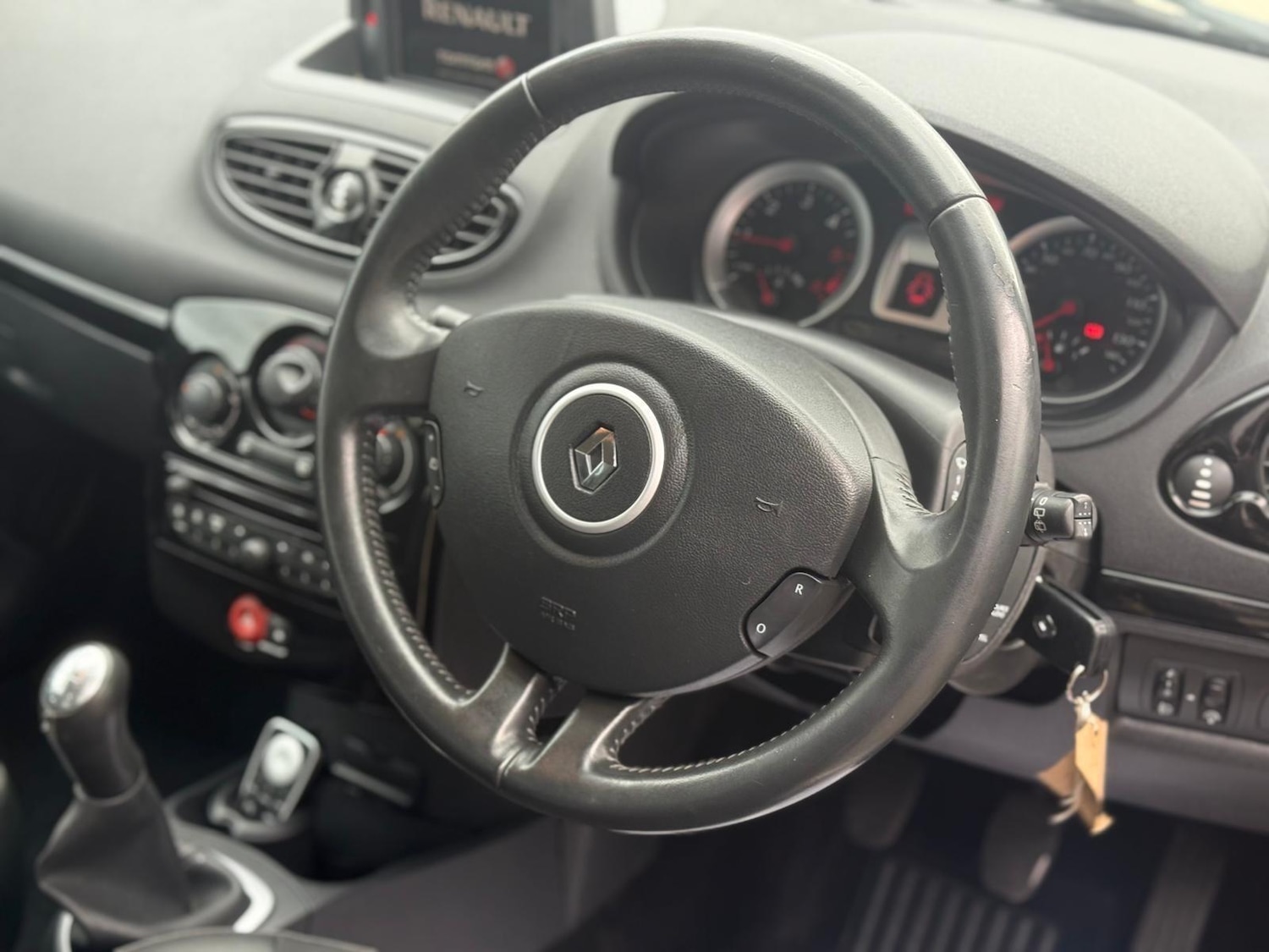 Used Renault Clio 2012 for sale - 76989880: Photo 26