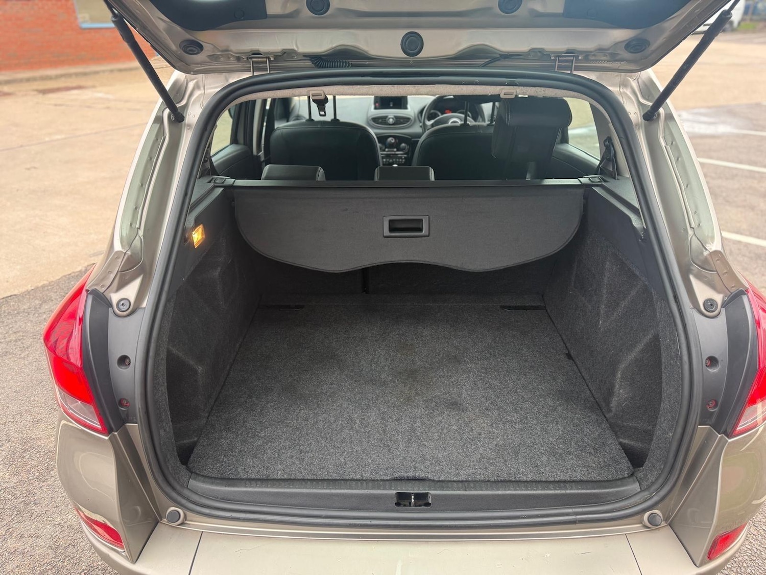 Used Renault Clio 2012 for sale - 76989880: Photo 31