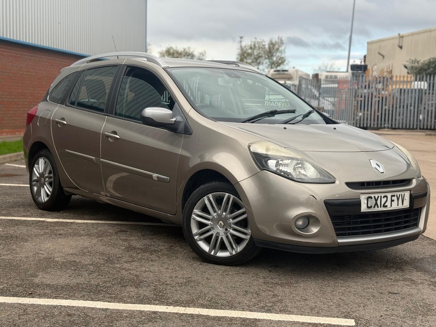 Used Renault Clio 2012 for sale - 76989880: Photo 6