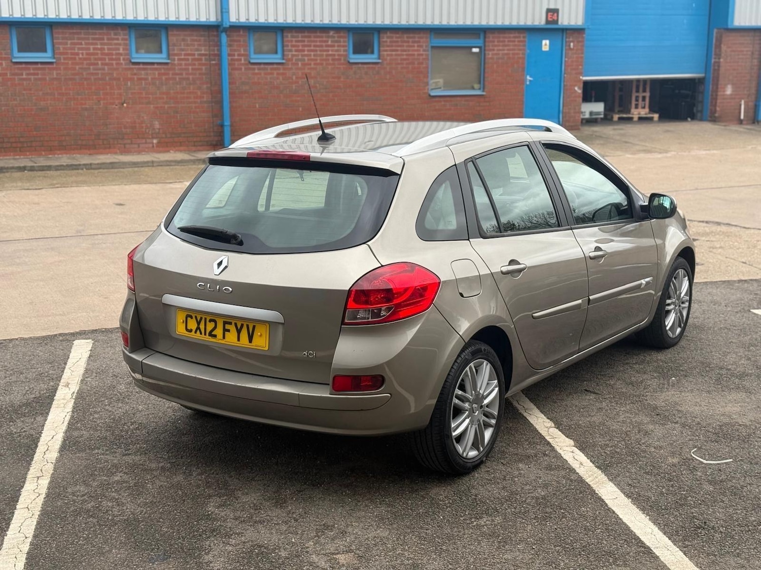 Used Renault Clio 2012 for sale - 76989880: Photo 8