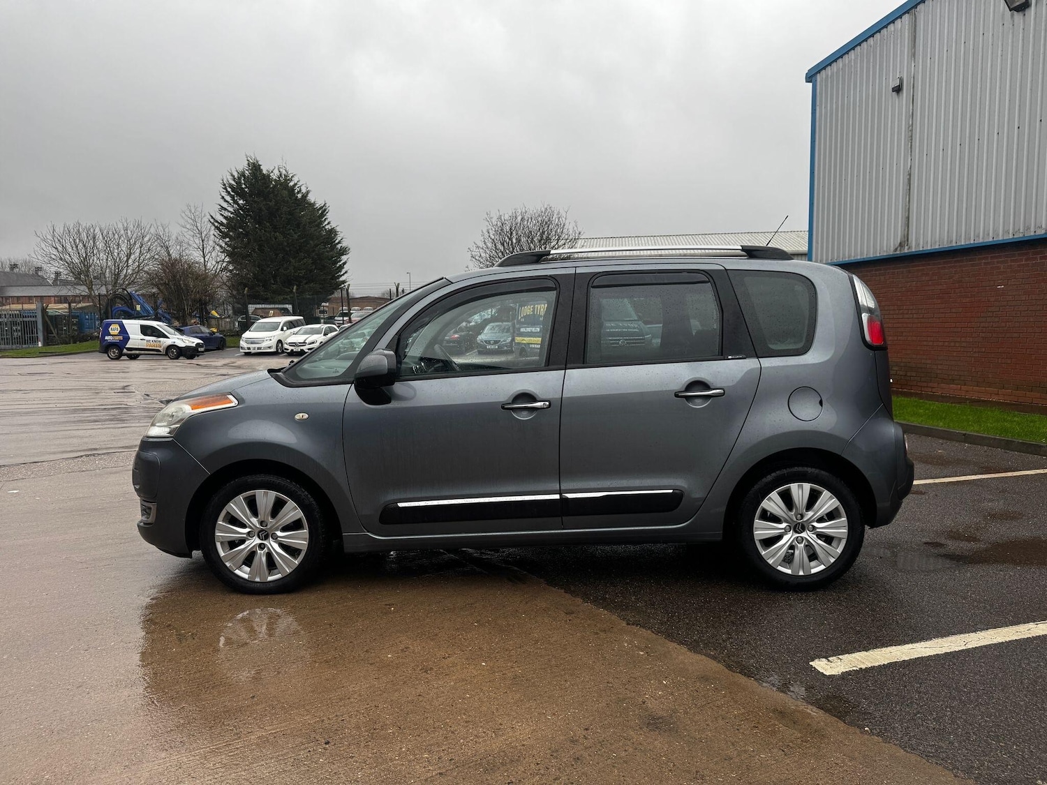 Used Citroen C3 Picasso 2009 for sale - 77344690: Photo 5