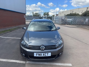 Volkswagen - Golf