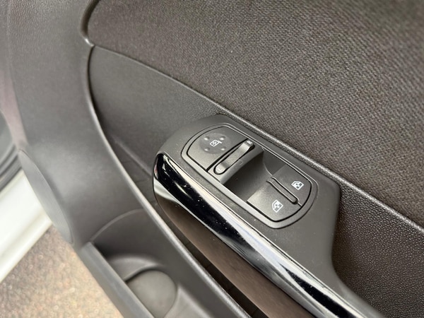 Used Vauxhall Corsa 2013 for sale - 75990180: Photo 18