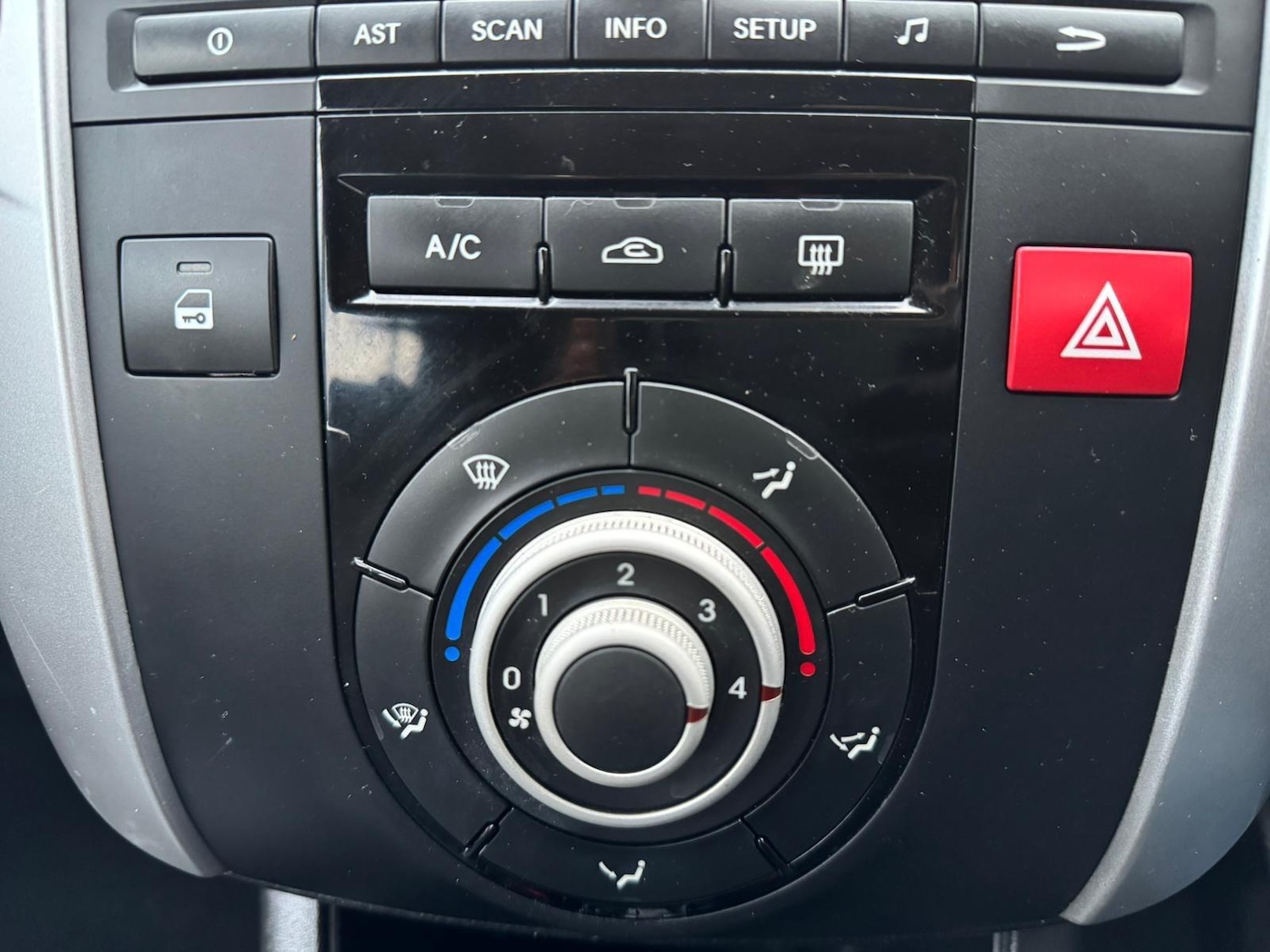 Used Kia Venga 2010 for sale - 77331732: Photo 17