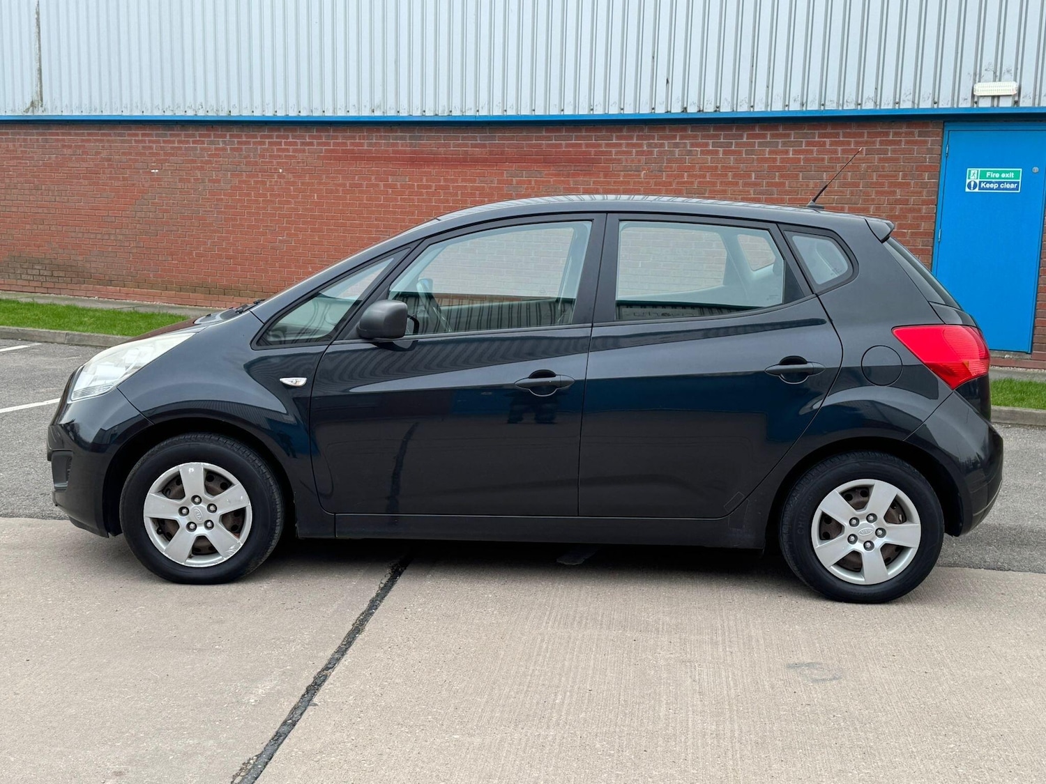 Used Kia Venga 2010 for sale - 77331732: Photo 3