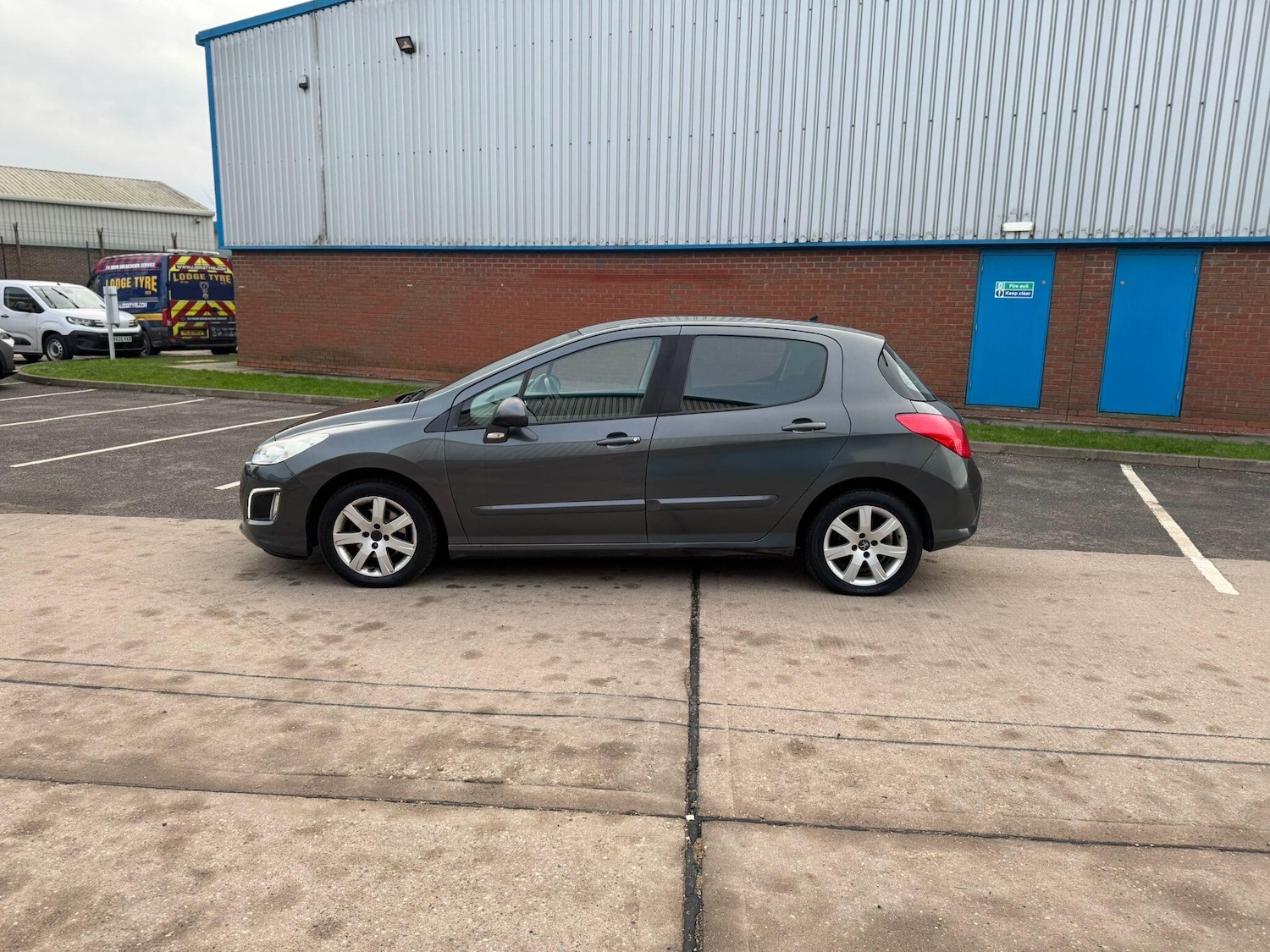 Used Peugeot 308 2013 for sale - 77202718: Photo 3