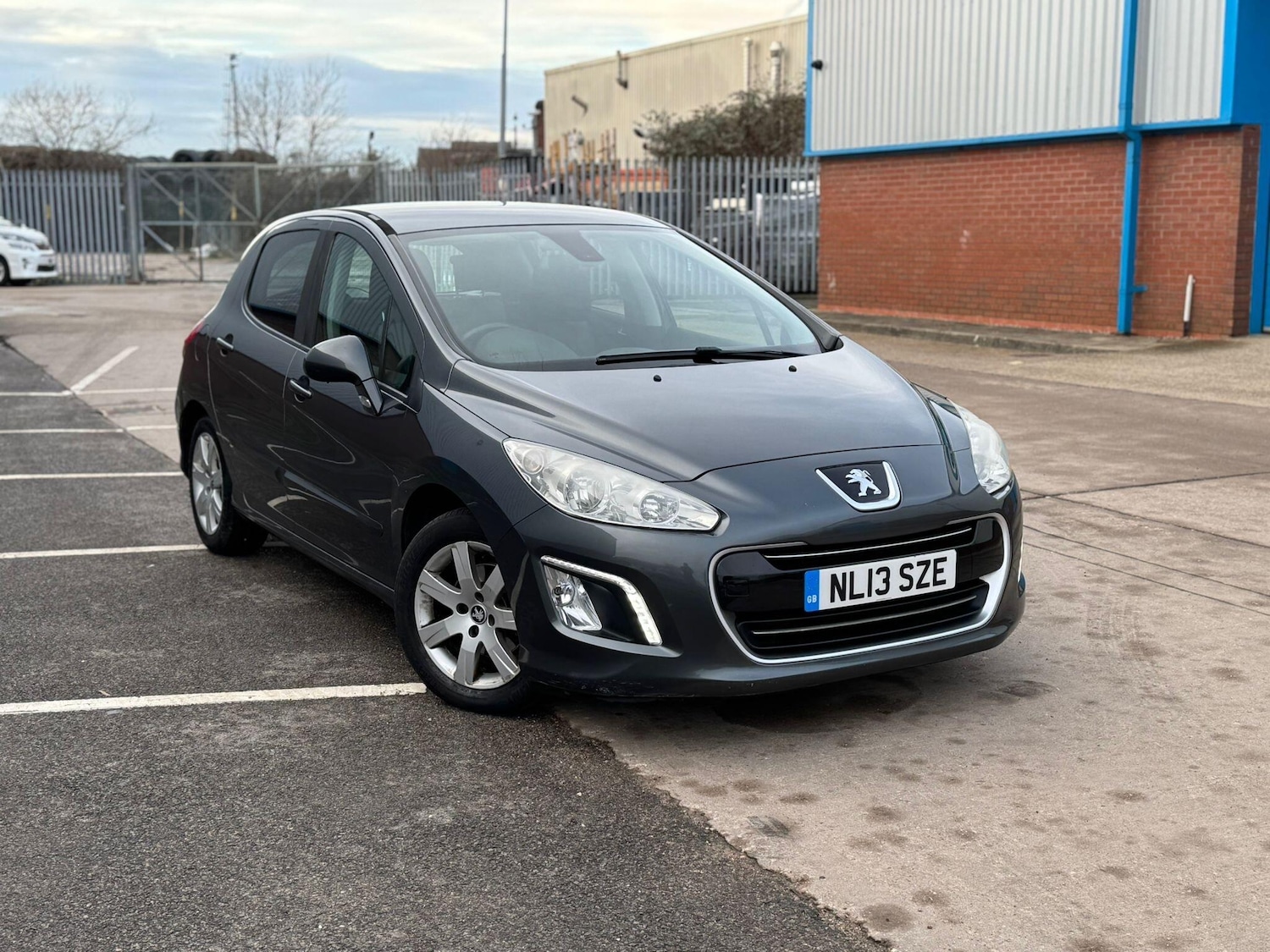 Used Peugeot 308 2013 for sale - 77202718: Photo 5