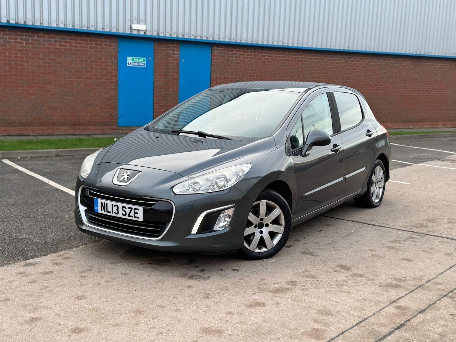 Used Peugeot 308 2013 for sale - 77202718: Photo 6