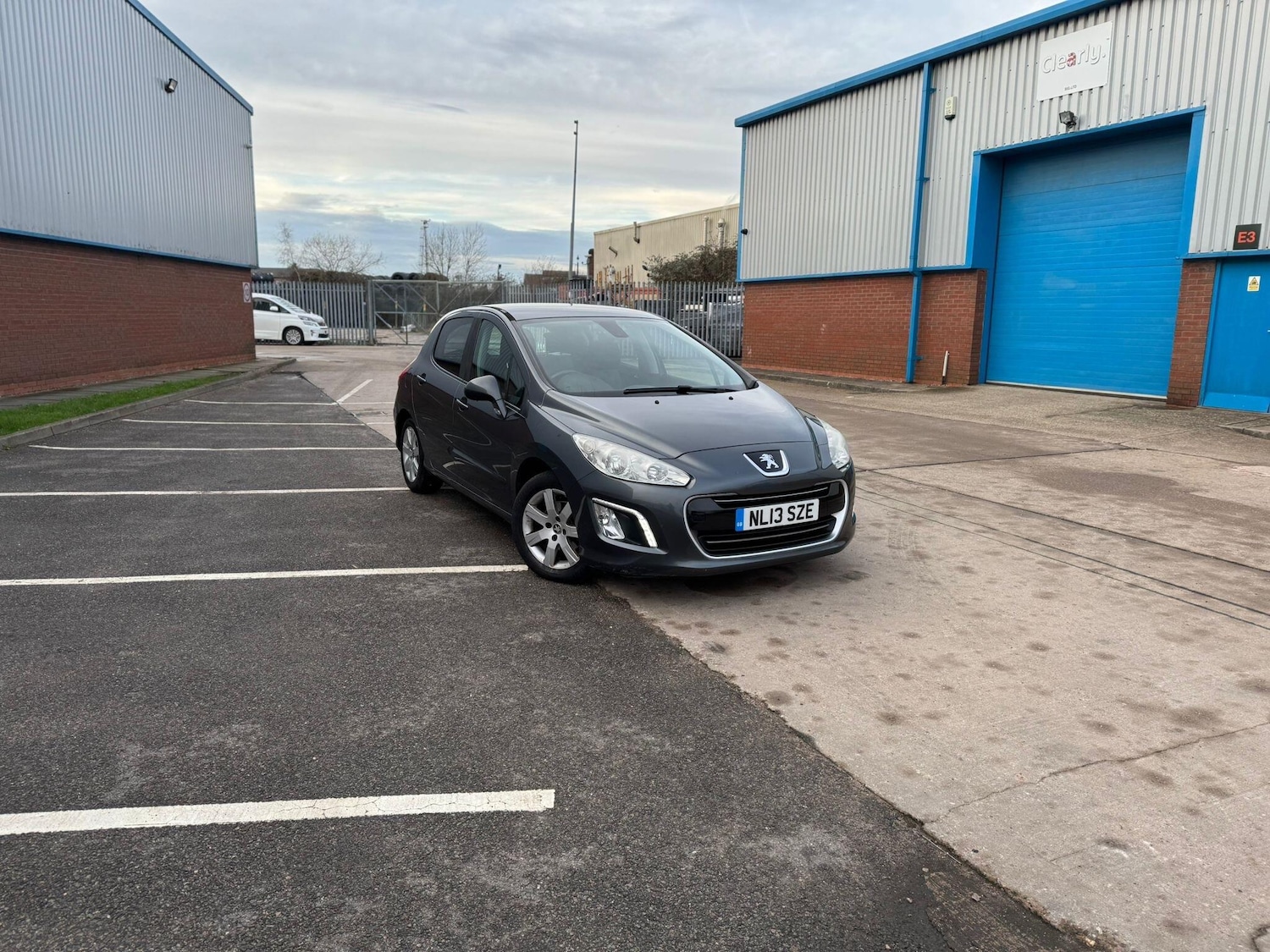 Used Peugeot 308 2013 for sale - 77202718: Photo 9