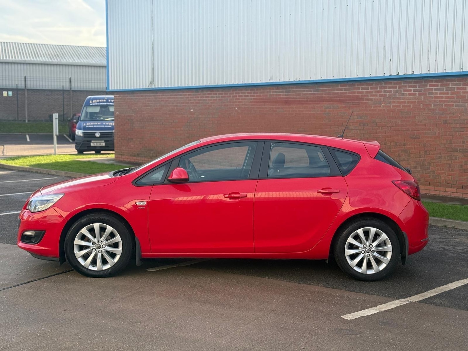 Used Vauxhall Astra 2013 for sale - 76727389: Photo 3