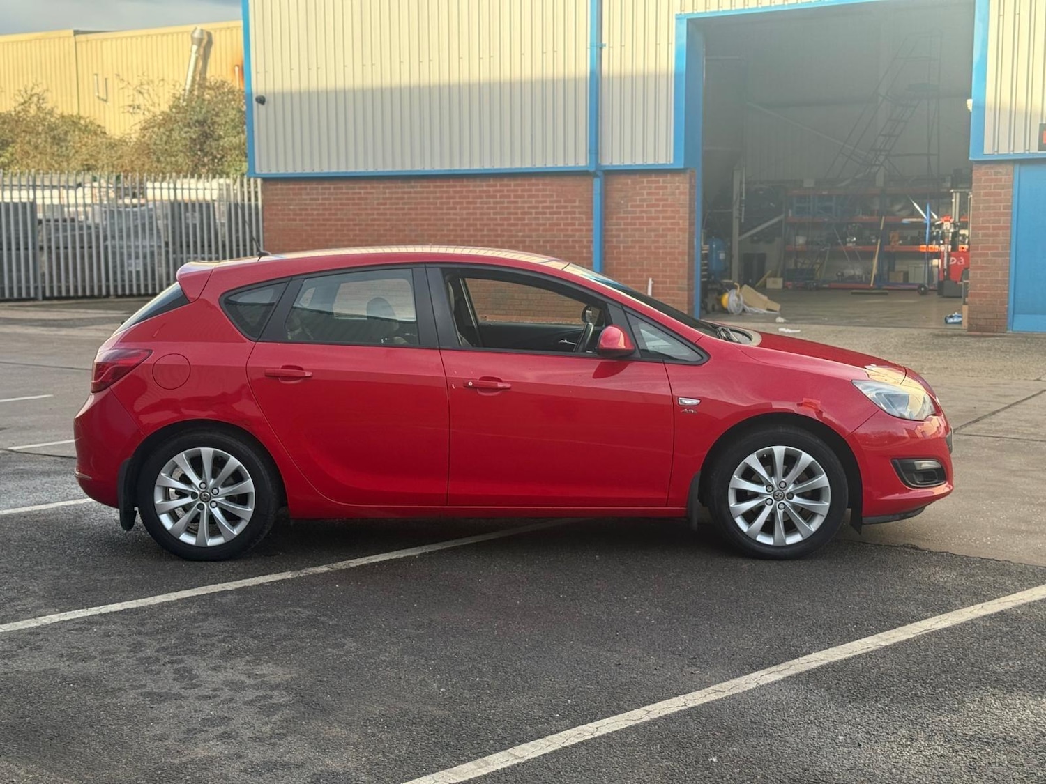Used Vauxhall Astra 2013 for sale - 76727389: Photo 4