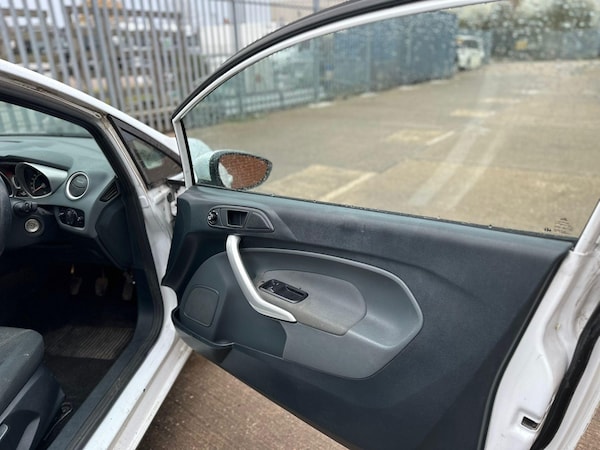Used Ford Fiesta 2010 for sale - 73151204: Photo 14