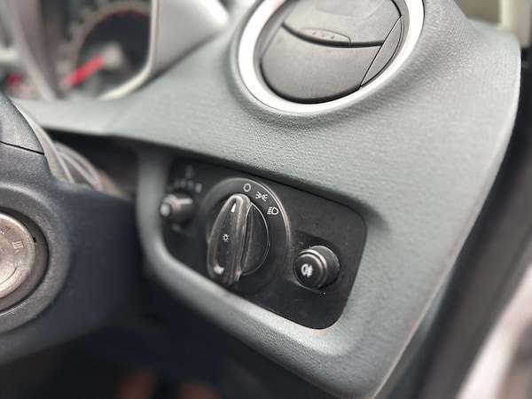Used Ford Fiesta 2010 for sale - 73151204: Photo 15