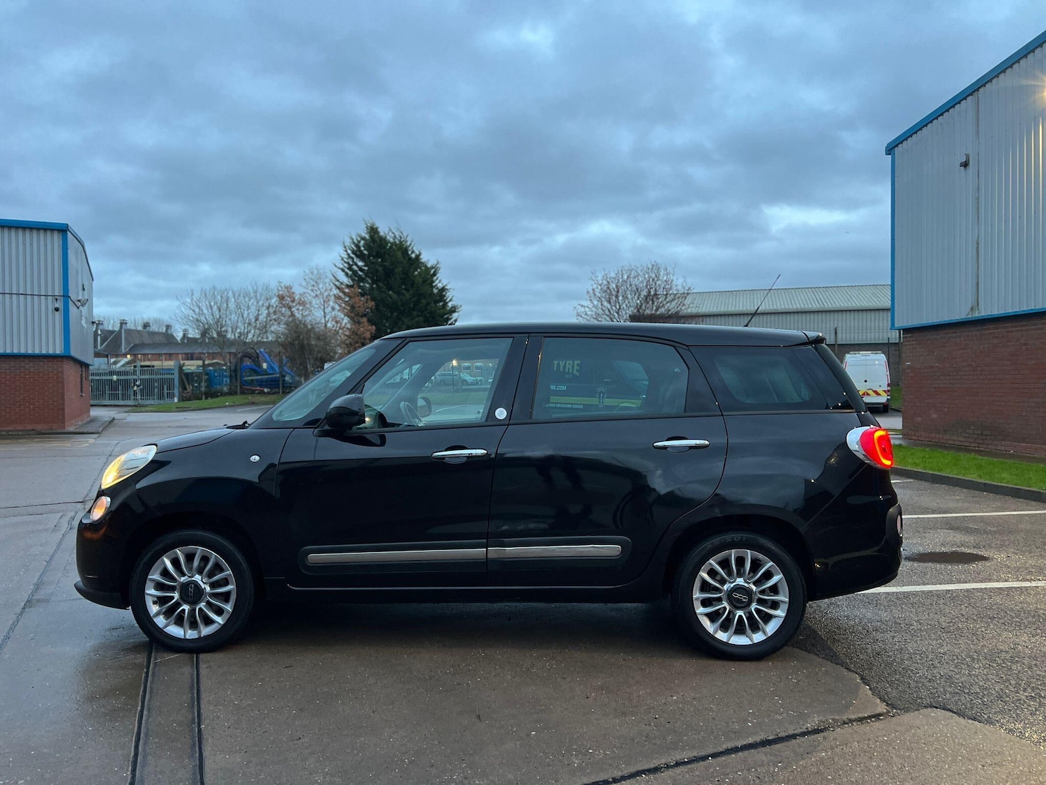 Used Fiat 500L 2015 for sale - 76850424: Photo 3