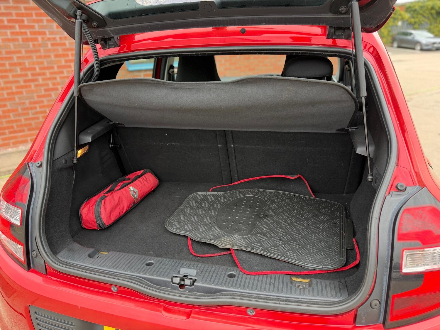 Used Renault Twingo 2014 for sale - 78100780: Photo 28