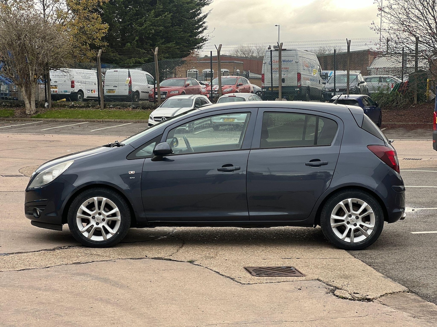 Used Vauxhall Corsa 2010 for sale - 76632754: Photo 3