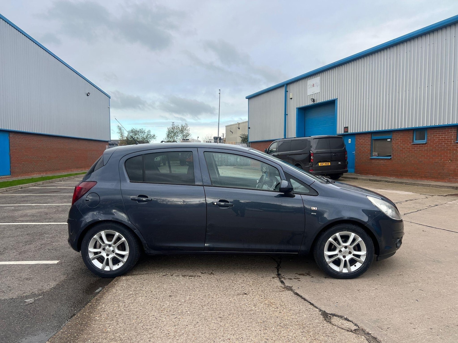 Used Vauxhall Corsa 2010 for sale - 76632754: Photo 4