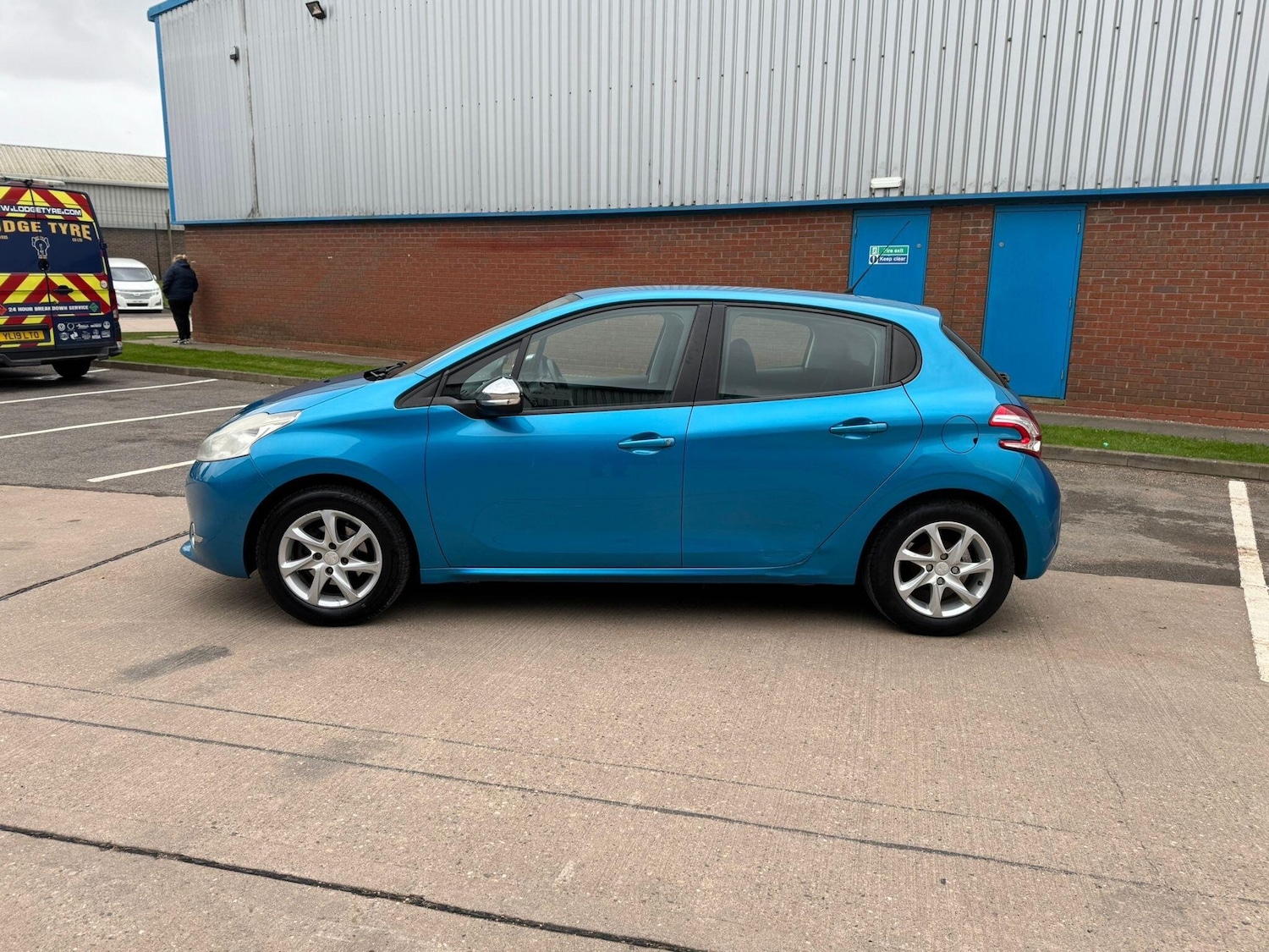 Used Peugeot 208 2013 for sale - 78058650: Photo 3
