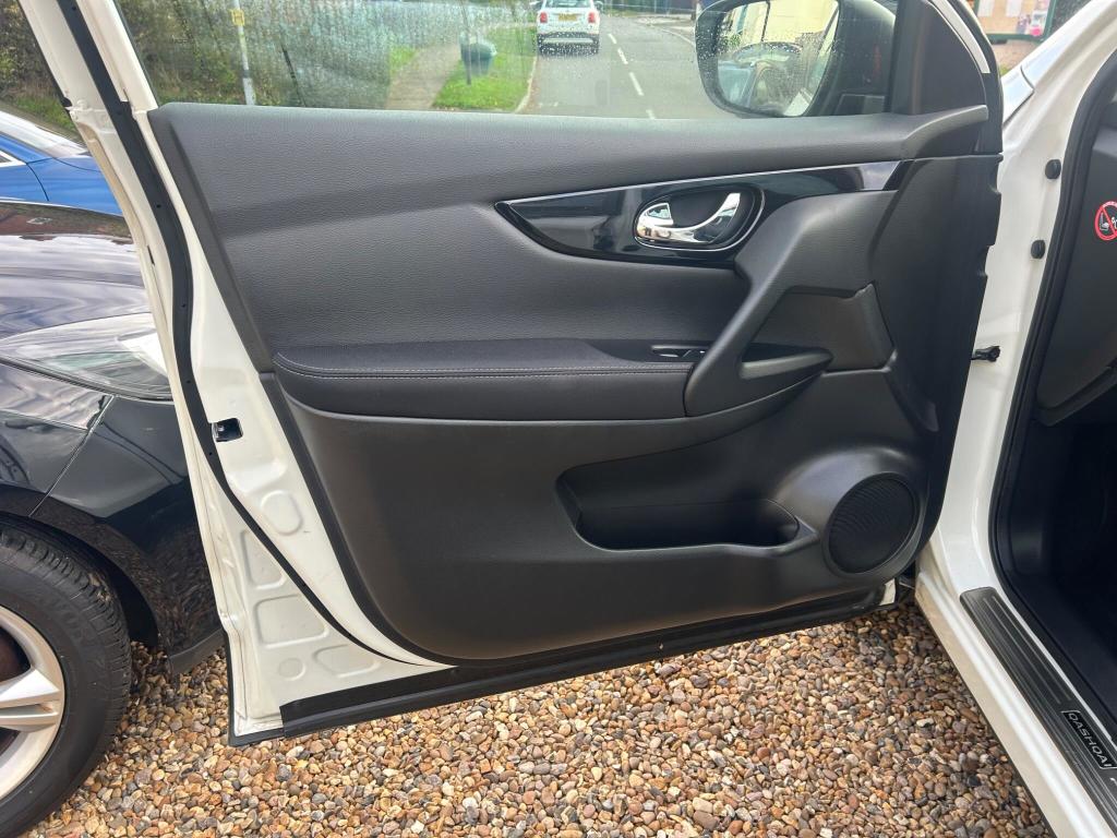 Used Nissan Qashqai 2015 for sale - 76723425: Photo 33