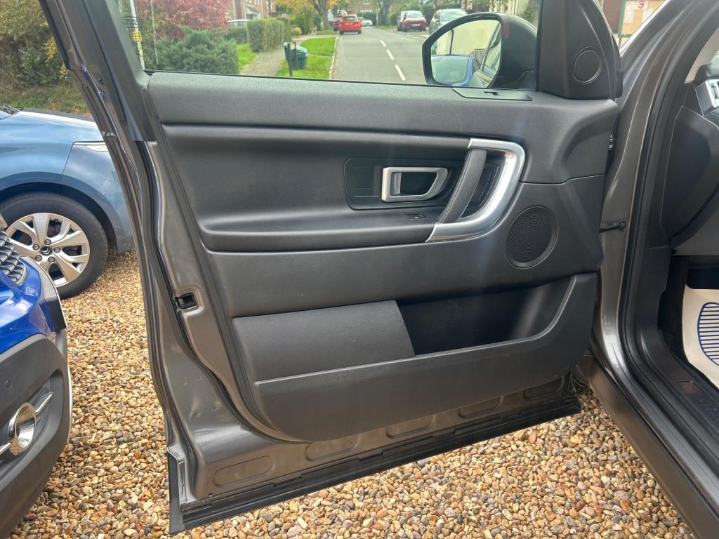 Used Land Rover Discovery Sport 2015 for sale - 76723412: Photo 31