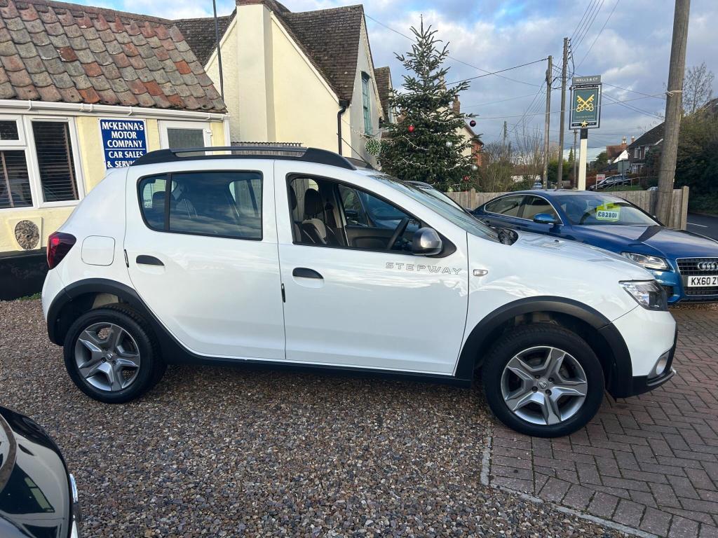 Used Dacia Sandero Stepway 2018 for sale - 76723429: Photo 2