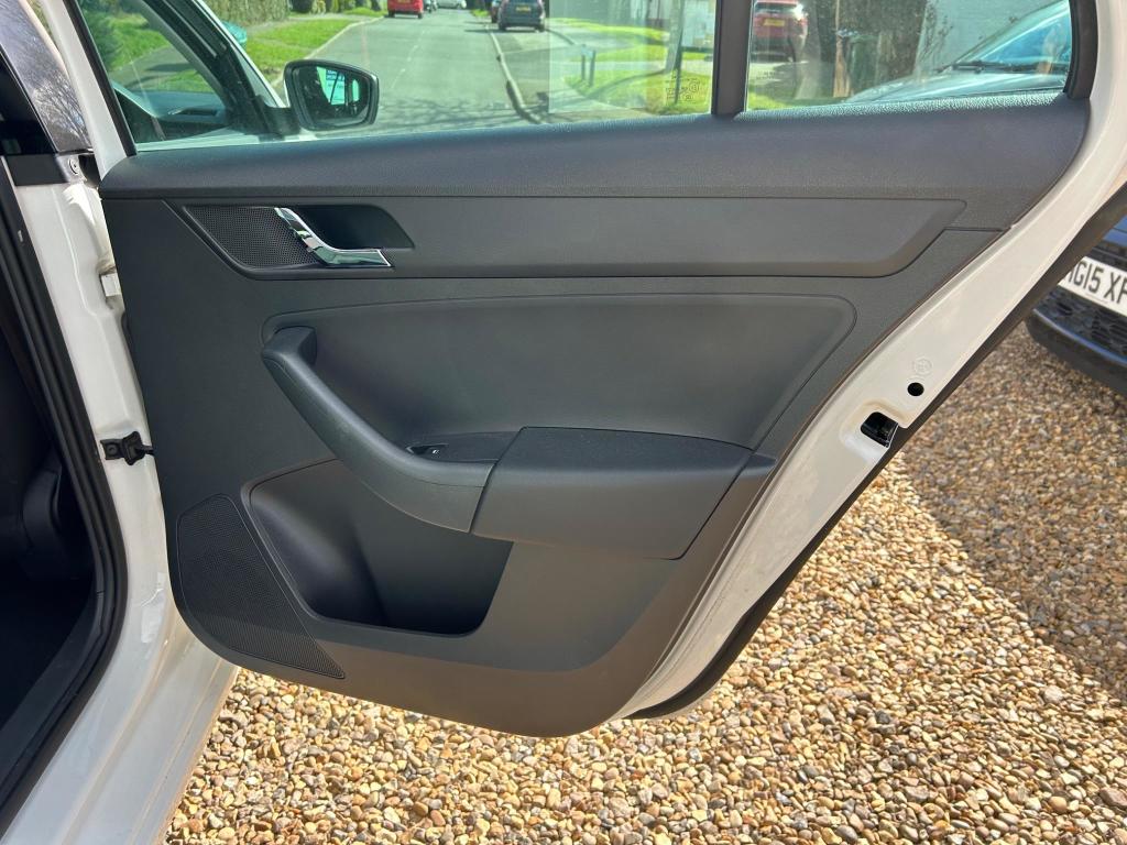 Used Skoda Rapid Spaceback 2015 for sale - 76748326: Photo 32