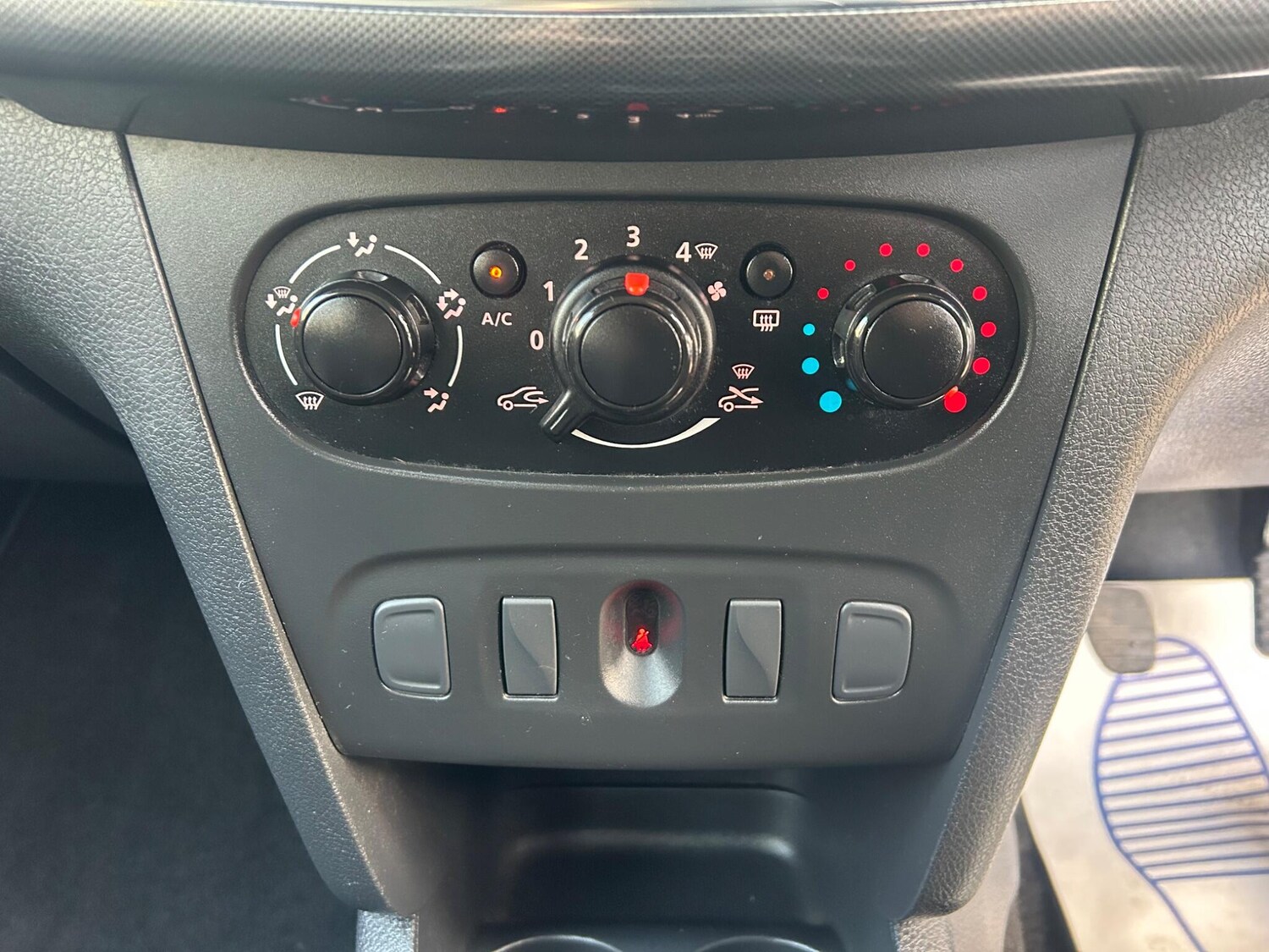 Used Dacia Sandero Stepway 2018 for sale - 76936250: Photo 18