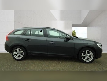 Used Volvo V60 2015 for sale - 79062302: Photo