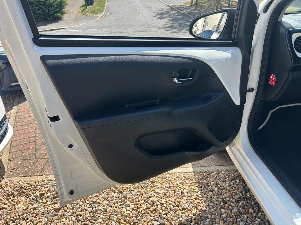 Used Toyota AYGO 2016 for sale - 76723435: Photo 25