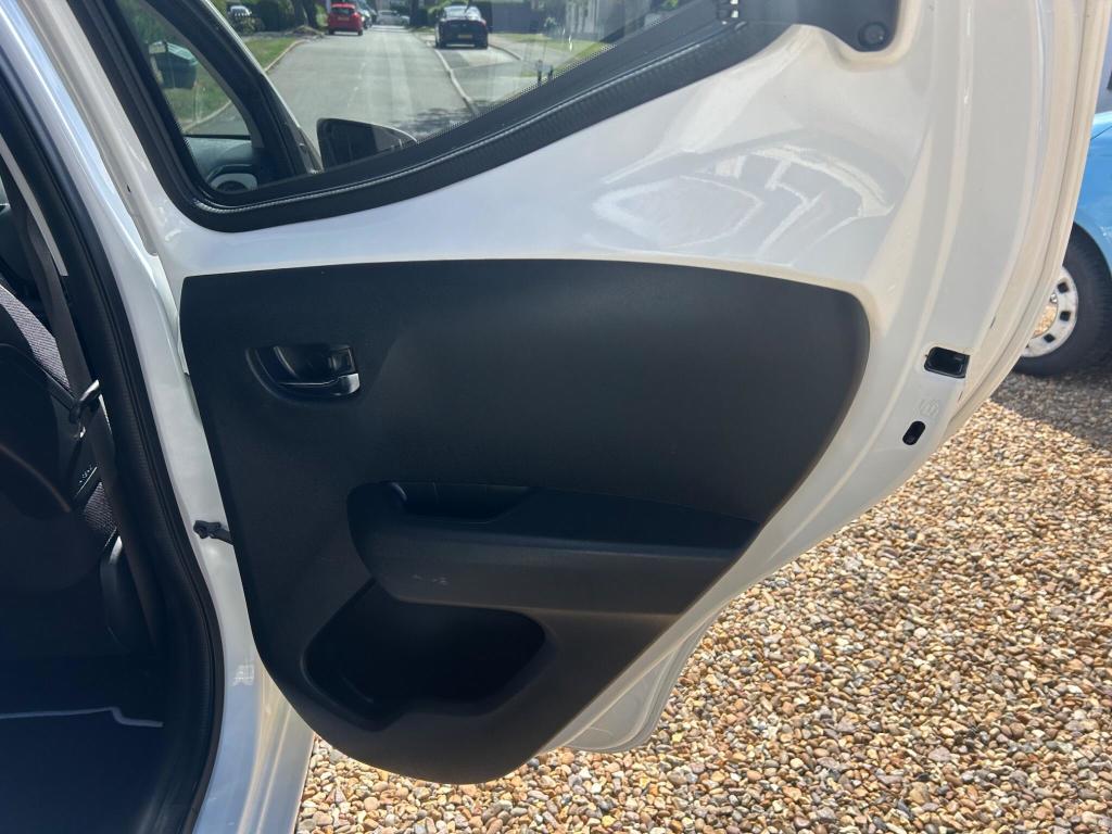 Used Toyota AYGO 2016 for sale - 76723435: Photo 28