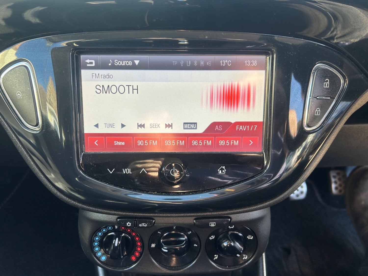 Used Vauxhall Corsa 2015 for sale - 77978044: Photo 17