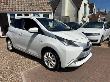 2016 - 1.0 VVT-i X-Pure 5dr