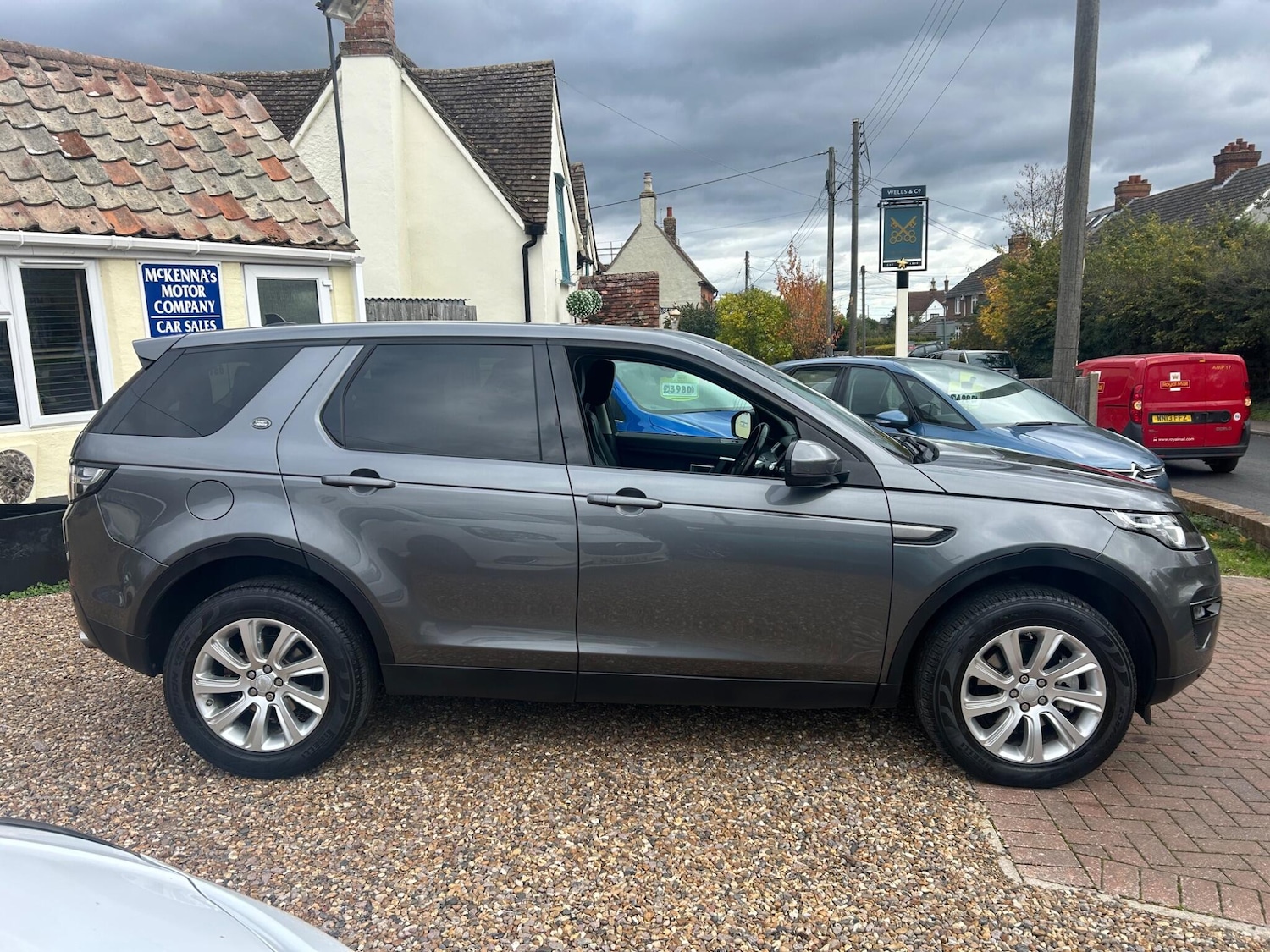 Used Land Rover Discovery Sport 2015 for sale - 76936243: Photo 2