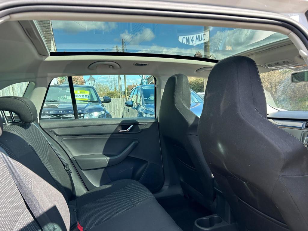 Used Skoda Rapid Spaceback 2015 for sale - 76723486: Photo 17