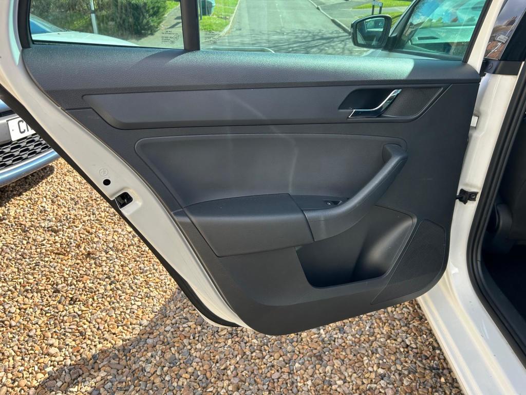 Used Skoda Rapid Spaceback 2015 for sale - 76723486: Photo 31