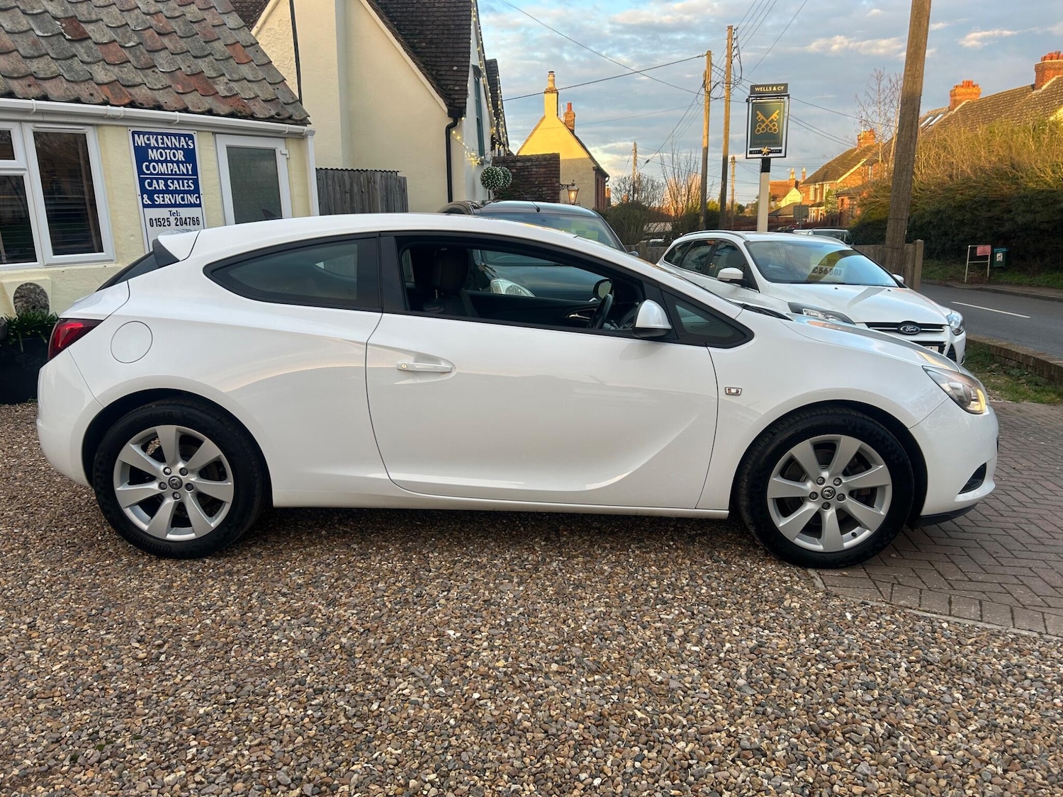 Used Vauxhall Astra GTC 2013 for sale - 77704832: Photo 2