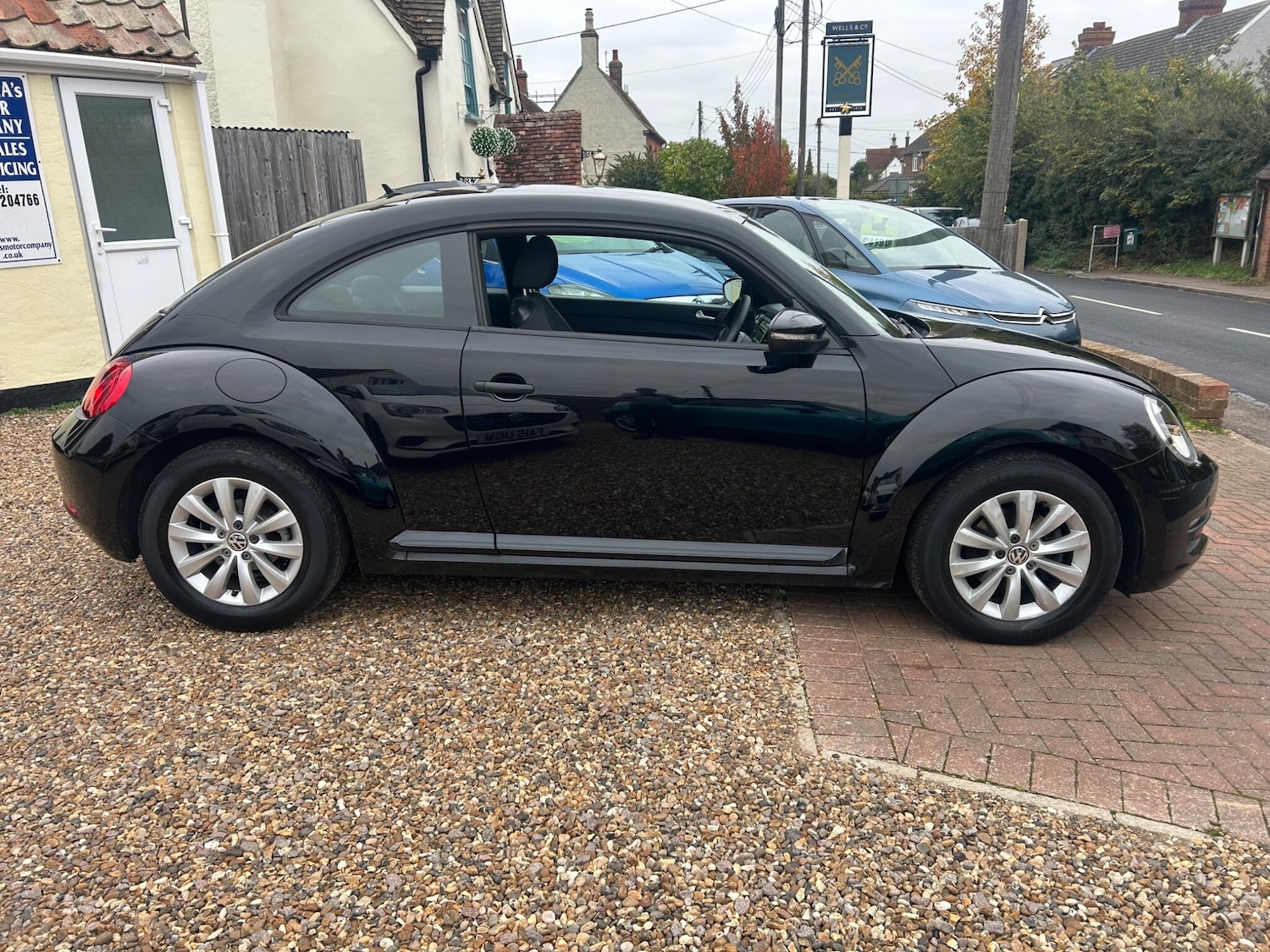 Used Volkswagen Beetle 2015 for sale - 76936150: Photo 2