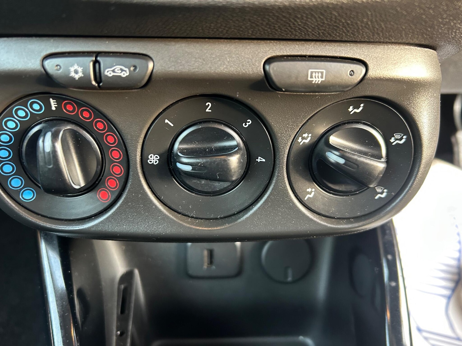 Used Vauxhall ADAM 2016 for sale - 78184433: Photo 24