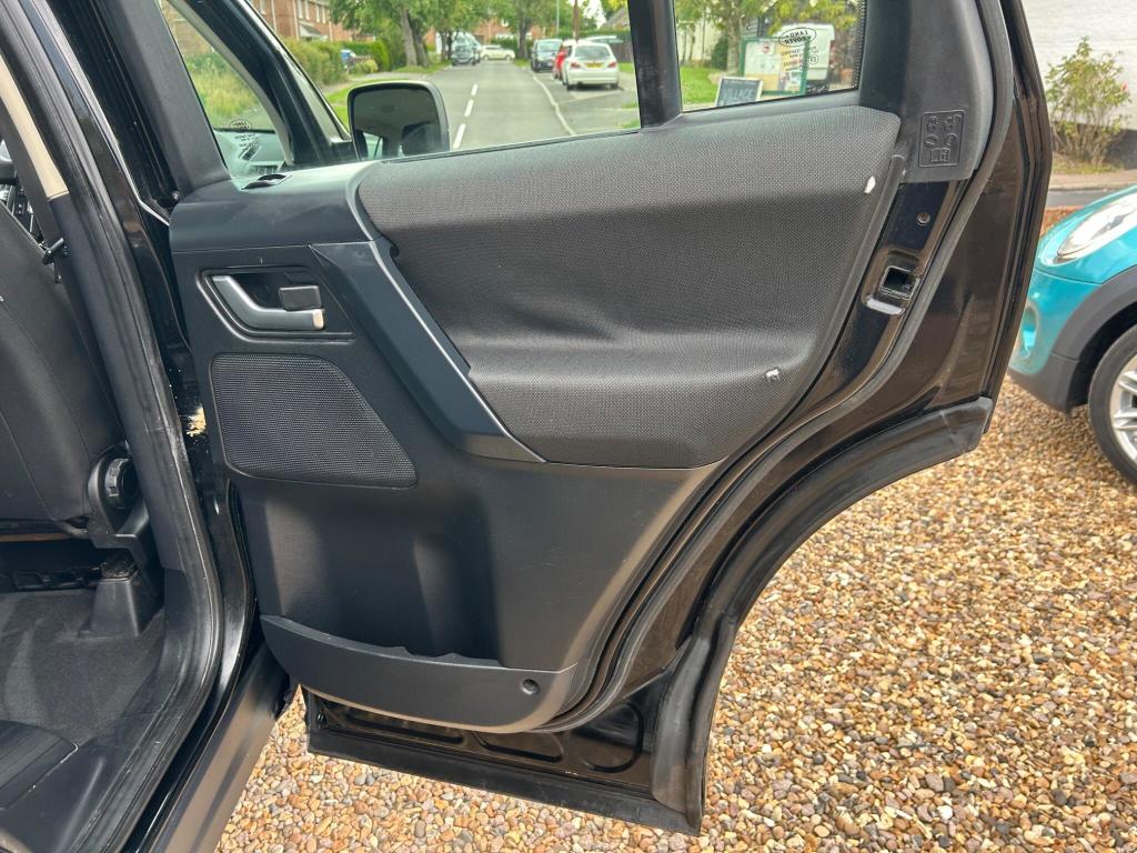 Used Land Rover Freelander 2 2011 for sale - 76787648: Photo 28