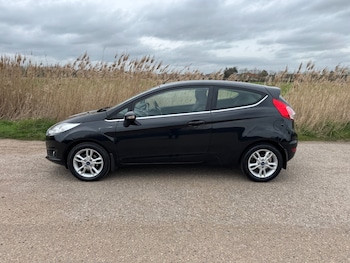Used Ford Fiesta 2014 for sale - 77992010: Photo