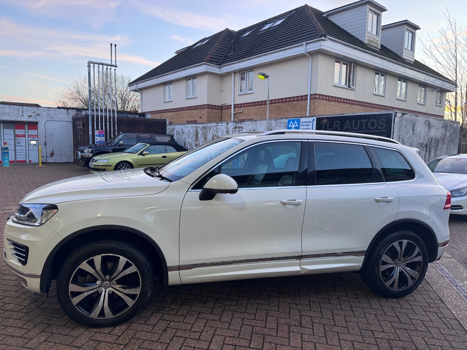 Used Volkswagen Touareg 2015 for sale - 77151710: Photo 2