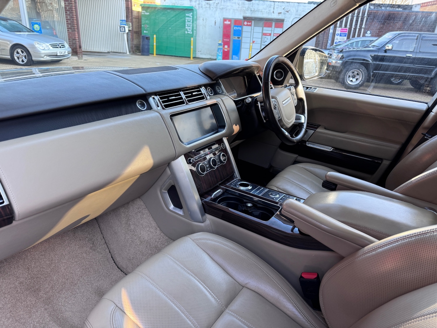 Used Land Rover Range Rover 2017 for sale - 77677063: Photo 4